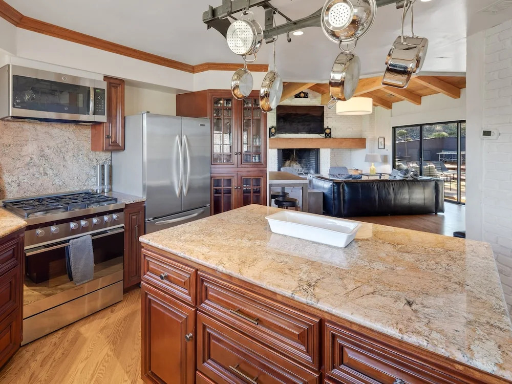 Incredible Gated Vineyard W/ Pool & Pub 3 Bedroom Home