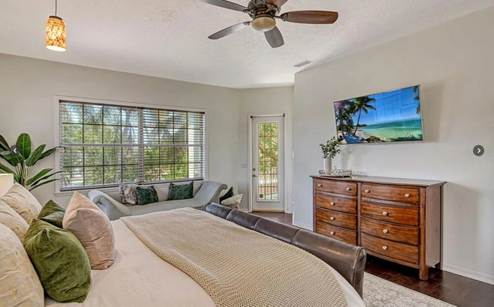 1200 Tree Bay