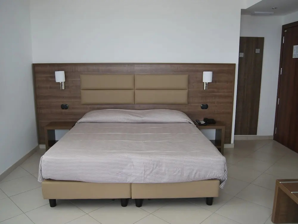 Well-kept apartment with air conditioning 1 km. from the sea