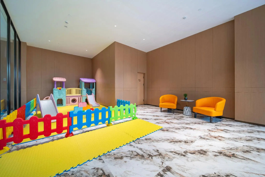 Luxemon Gem Hotel