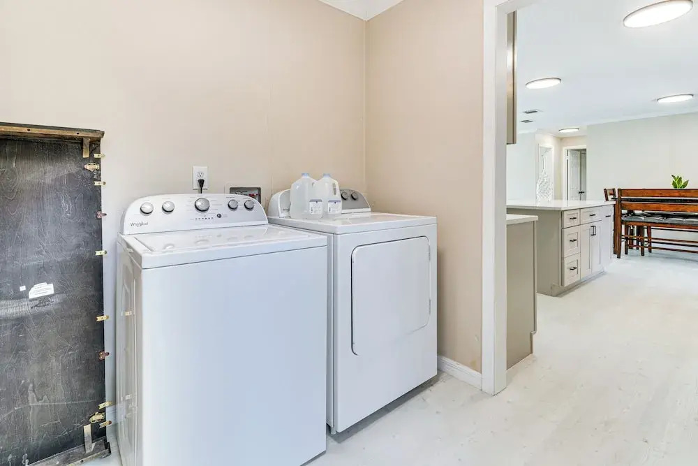 7 Mi to Disney: Pet-friendly Home w/ Yard