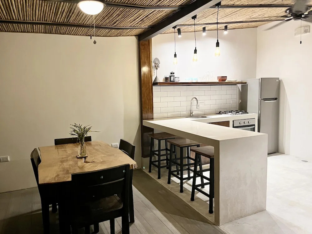 Makanas Beach Bungalows