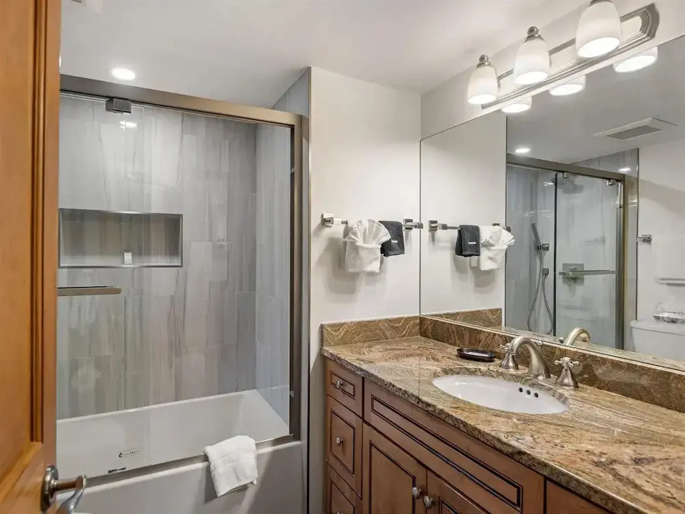 Convenient 2BR in Downtown Aspen - Walk to Lift 1A, Shops, Dining!