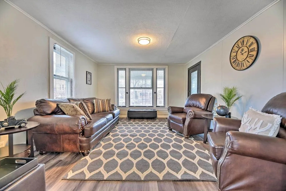 Tonawanda Apartment Steps to Niagara River!