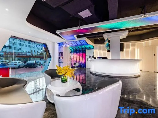 Nanyang Qiangliyang Business Electro-sports Hotel