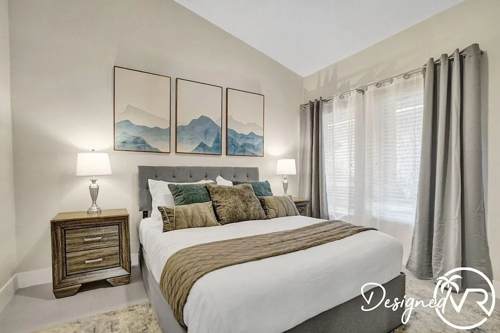 Modern 7 Br With Private Heated Pool