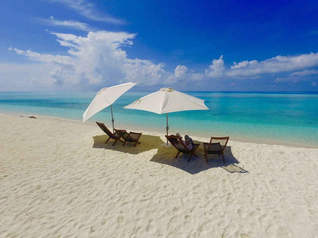 Luau Beach Inn, Maldives