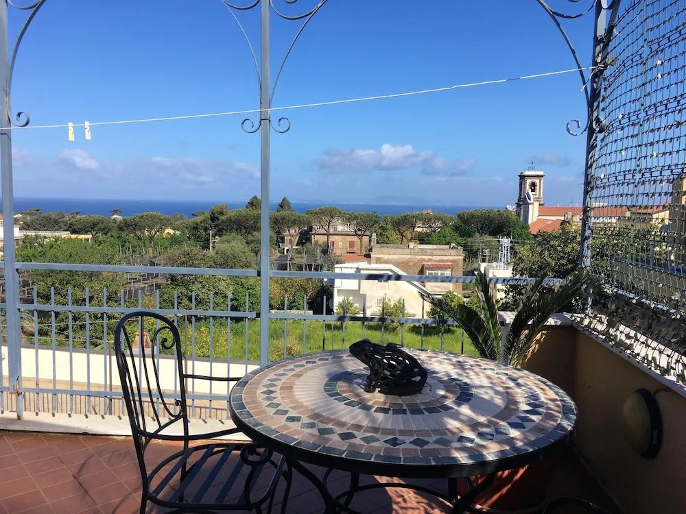 Apartment With 2 Bedrooms in Piano di Sorrento, With Wonderful sea Vie
