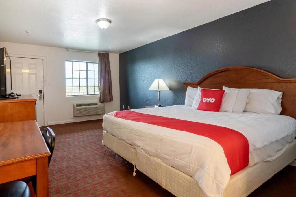 OYO Garden Inn and Suites Pearsall I-35 East