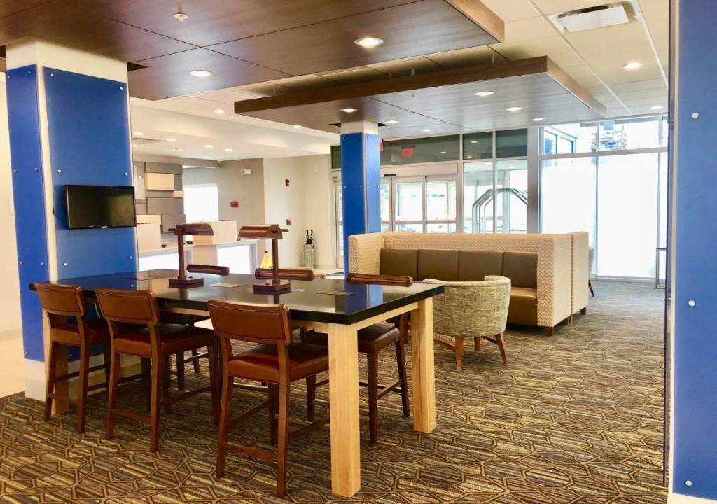 Holiday Inn Express & Suites Macon North by IHG