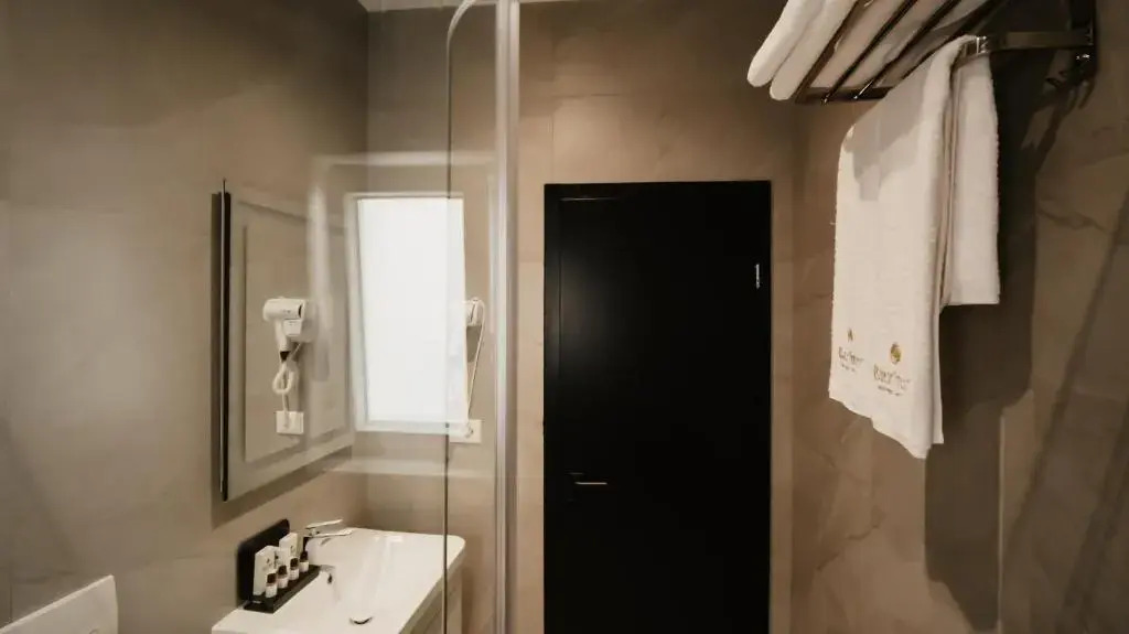 BAZHUR Boutique Hotel