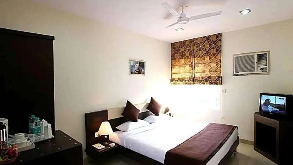 Hotel Gautam Deluxe