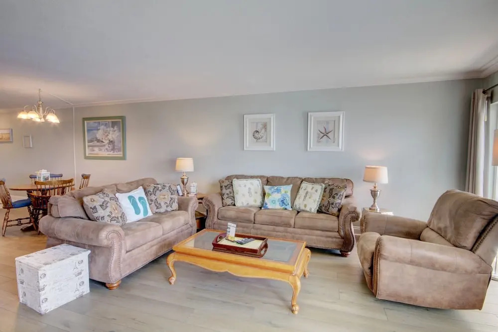334 El Matador 1 Bedroom Condo by RedAwning