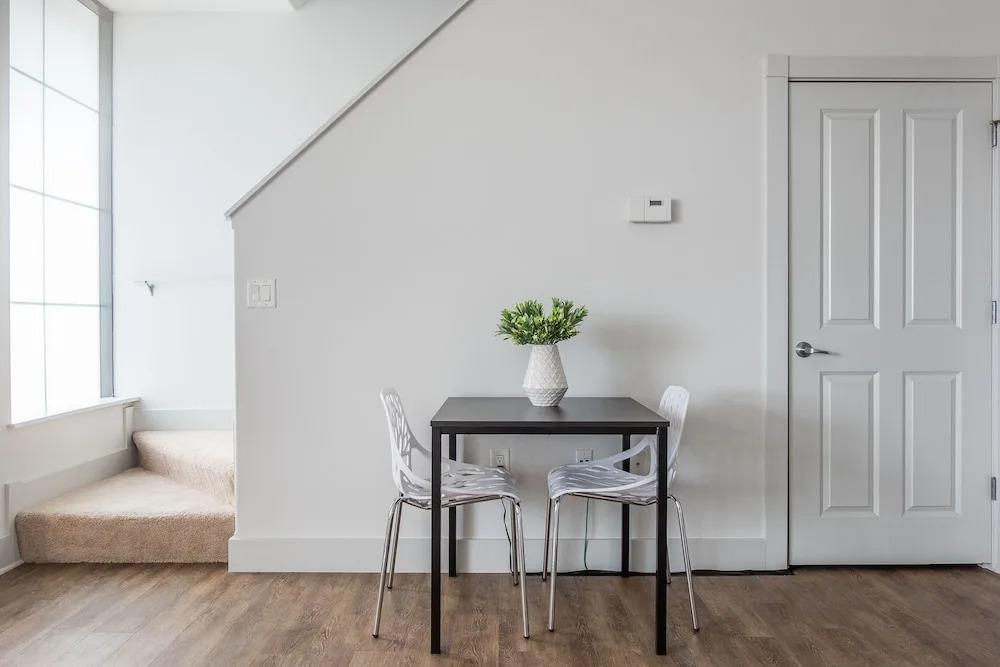 Spacious Townhome w Parking by Frontdesk