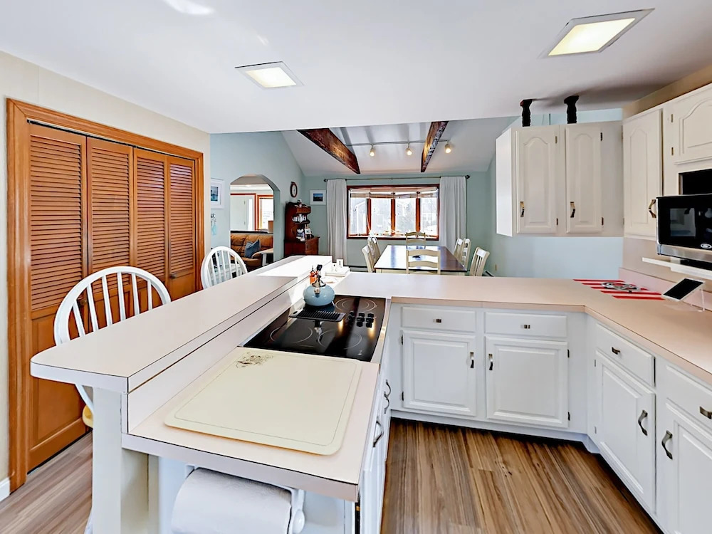 Charming Ocean View Beach House 4 Bedroom Home