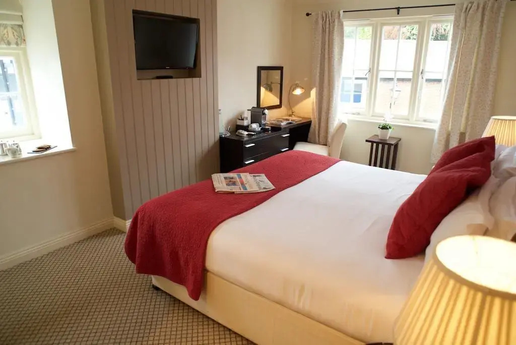 The White Horse Hotel, Romsey, Hampshire - The Coaching Inn Group