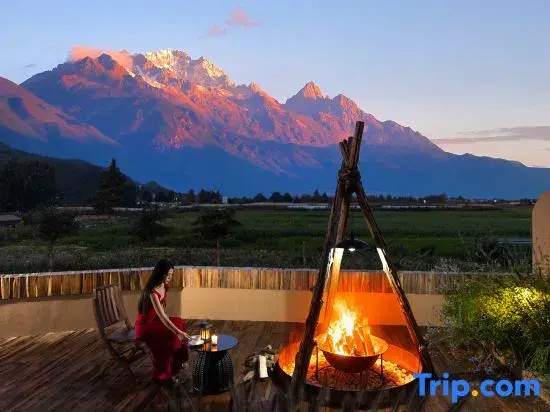 ShanJuanYun Panoramic Sunlit Yulong Snow Mountain Hotel Near Shuhe Ancient Town Near Baisha Ancient Town One free round-trip shuttle ride to the scenic area Brunch Free self-service laundry A quiet environment
