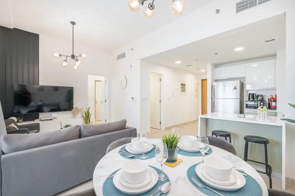 Stylish 1-bedroom Retreat With Pool in Vibrant Jumeirah Golf Estates