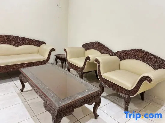 Large Villa 3BR Cieumbuleuit near PVJ & Cihamplas by 2ndHome