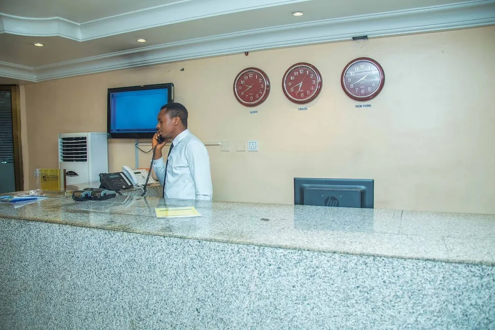 Royal Crest Hotel & Suites