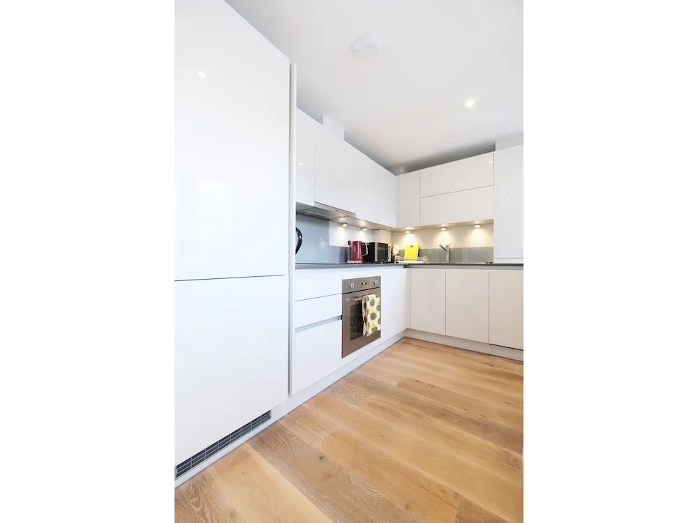 Quiet, Convenient 1BR Flat for 4 in Greenwich