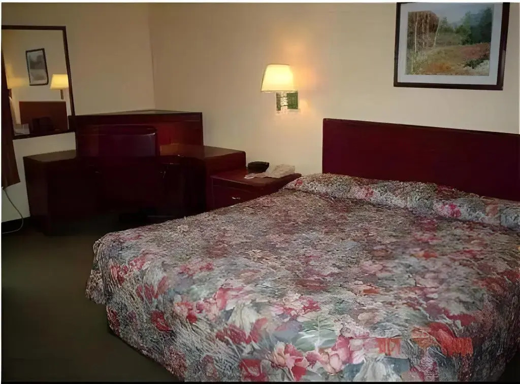 Country Hearth Inn-Union City