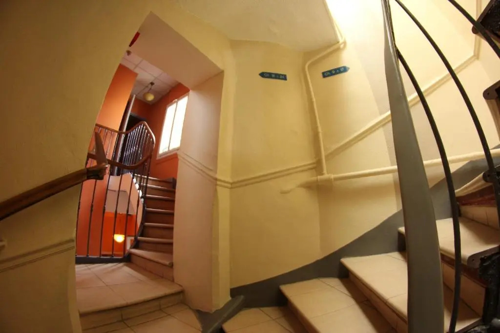 Hôtel Des Arts, Artisanal et Indépendant