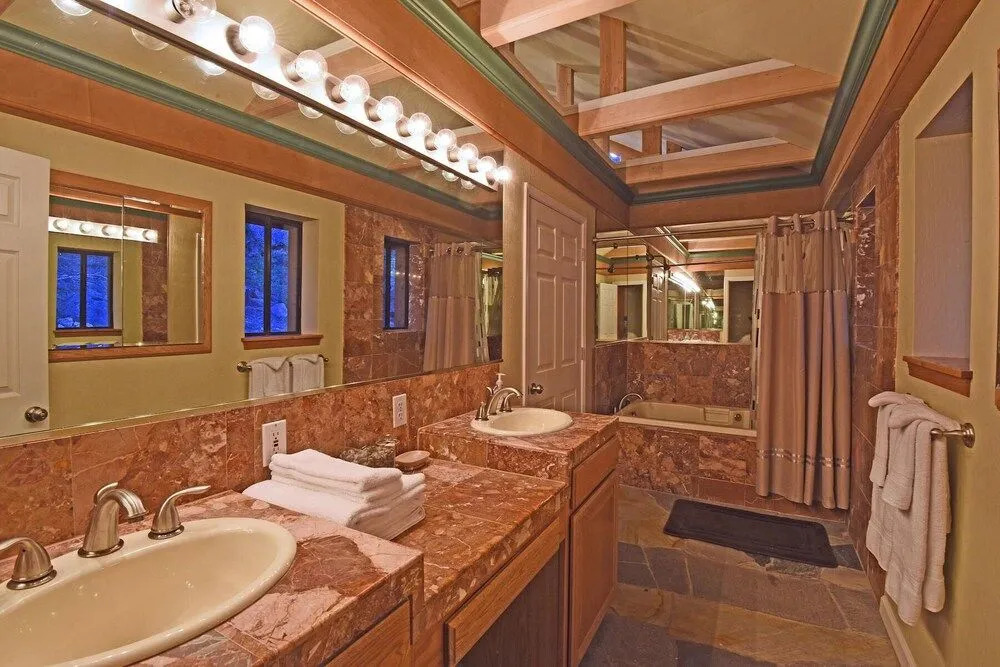 Mountainside Overlook Lake Views & Hot Tub