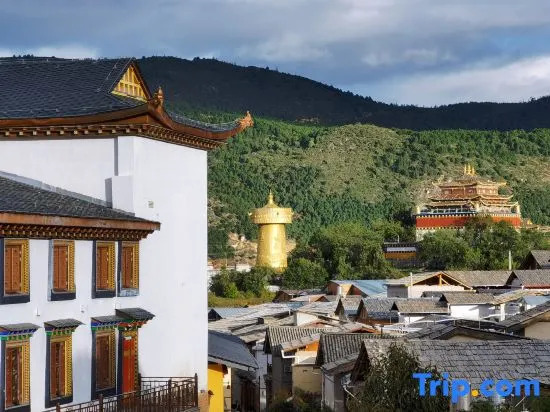 Shangri La Manxin Yunshui Bieyuan Inn