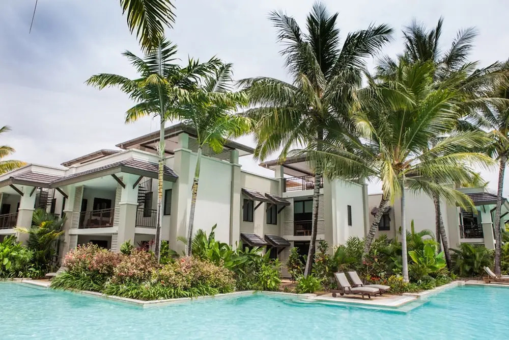 131 Luxury Swimout