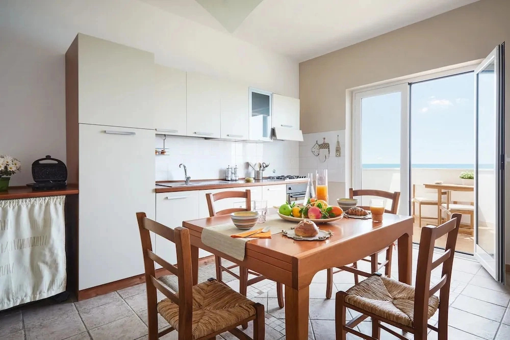 Orizzonte Casesicule, Fantastic Sea View with Balcony and Big Windows, Wi-Fi
