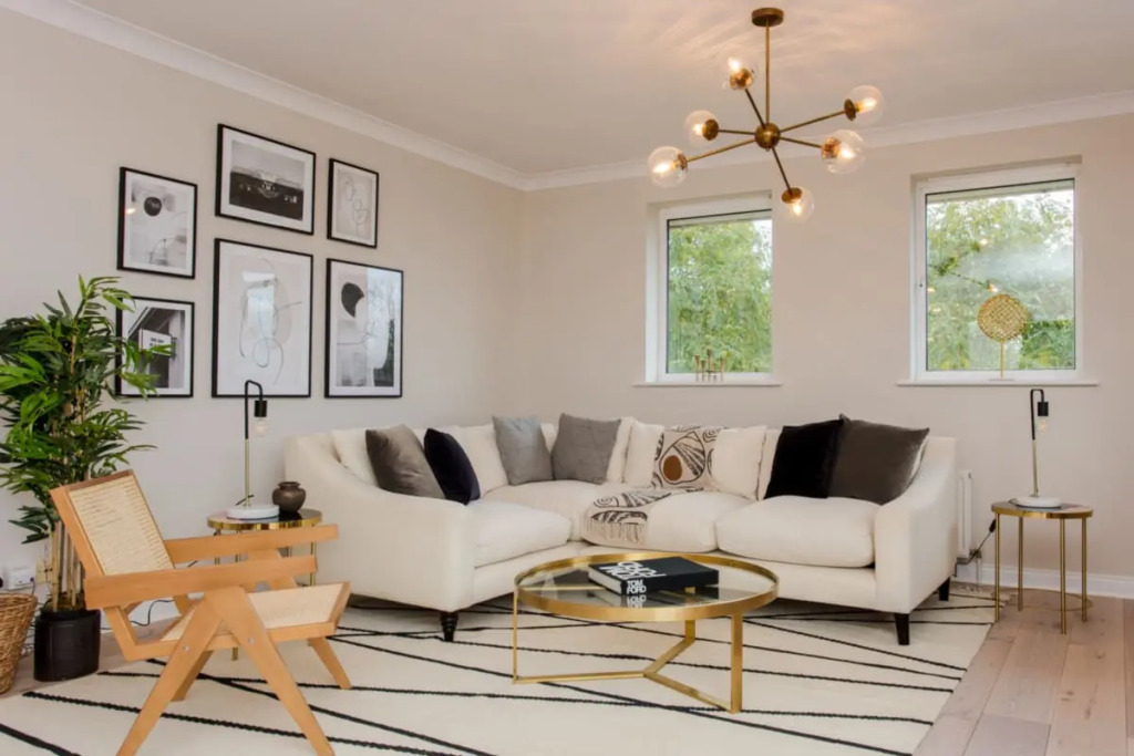 The Sparkford Gardens - Lovely 2BDR with Balcony