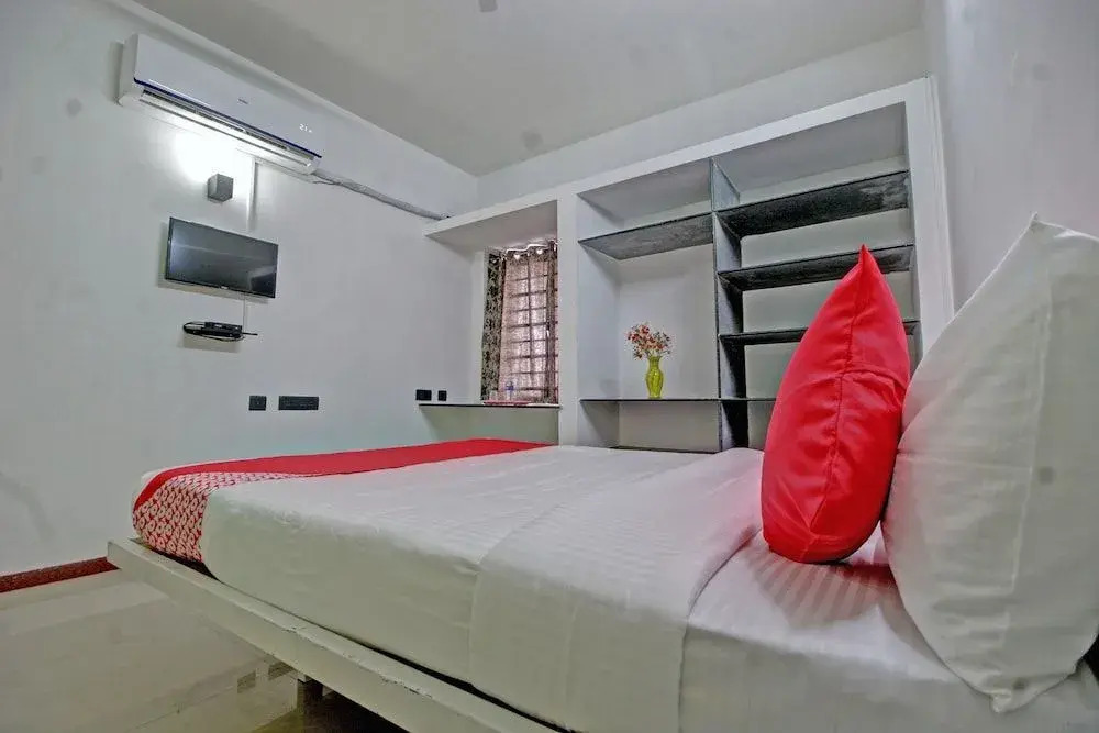 Sri Sharu Enclave By OYO Rooms