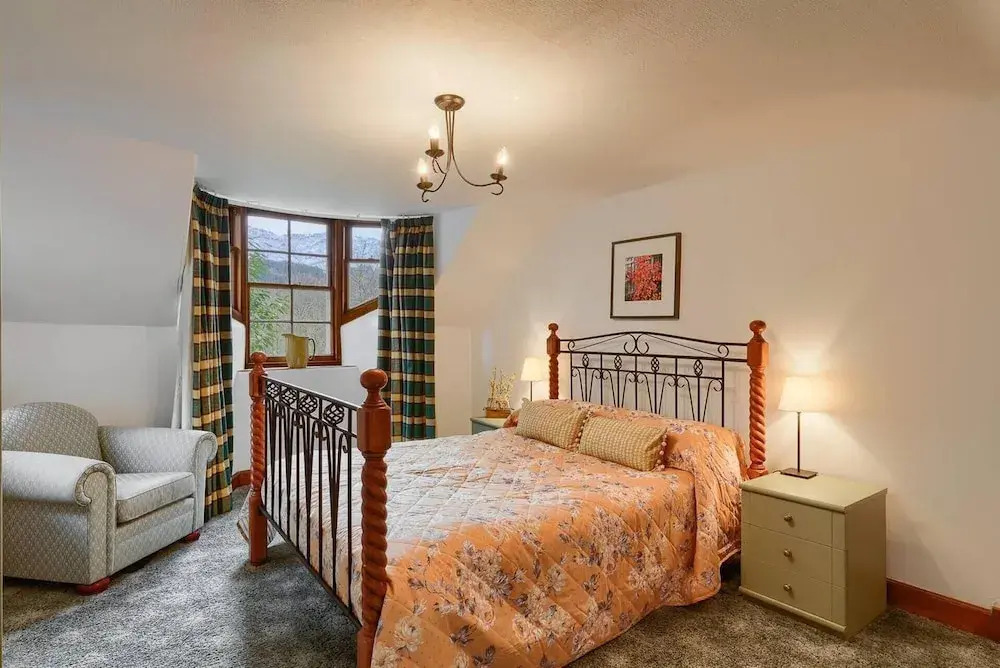 Spacious Characterful House W/views & Large Garden