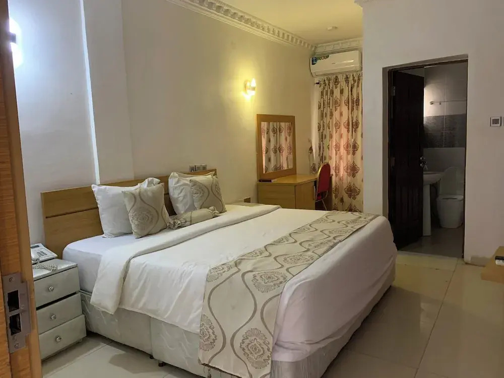 Roses Regency Hotel & Suites