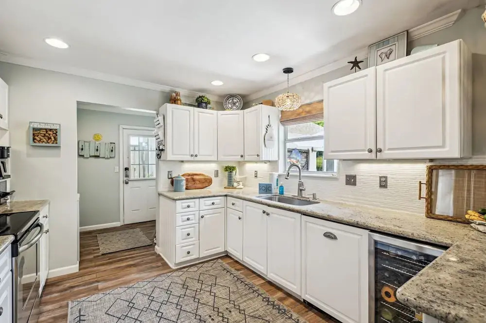 Private Backyard Oasis With Heated Pool, 4 BR, Bikes & Pond