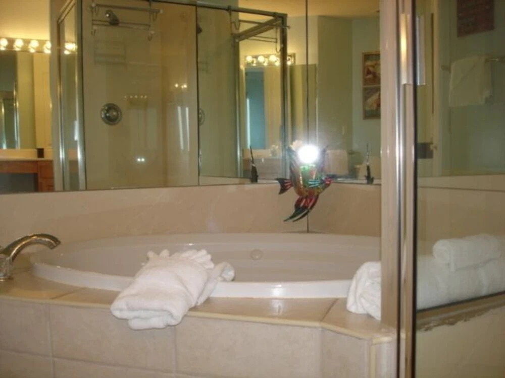 Grand Pointe 703