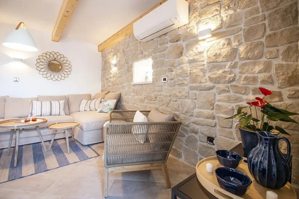 Charming 3-bed House in Tribunj