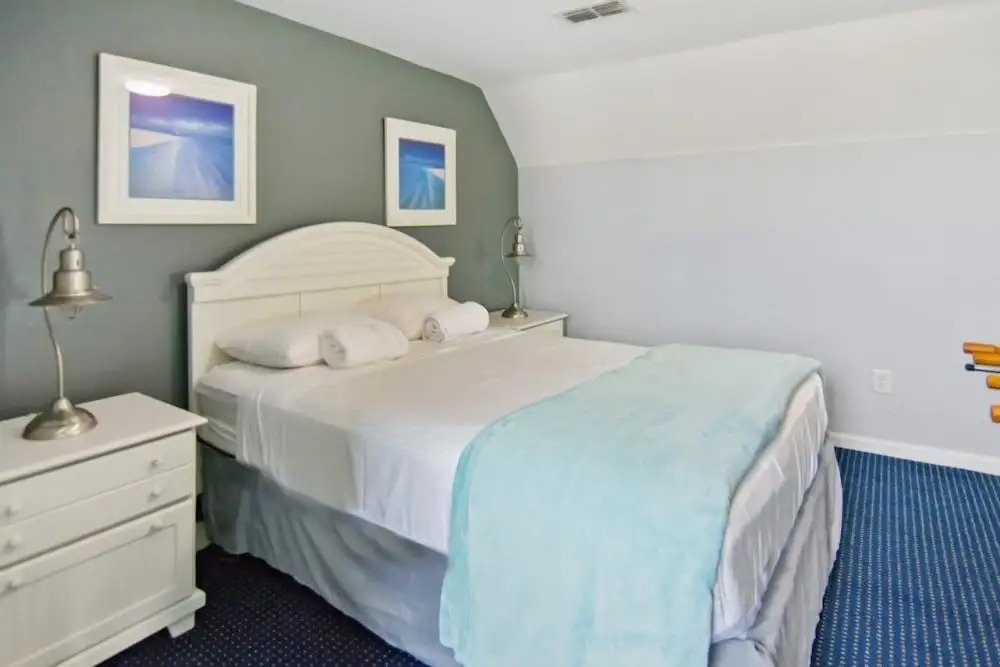 Runaway Beach Club 2202 - Three Bedroom Condo