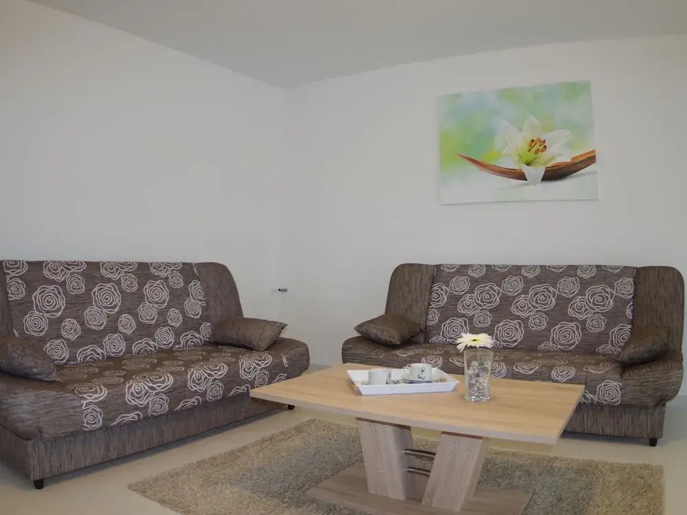 Spacious Apartment in Rakalj with Garden