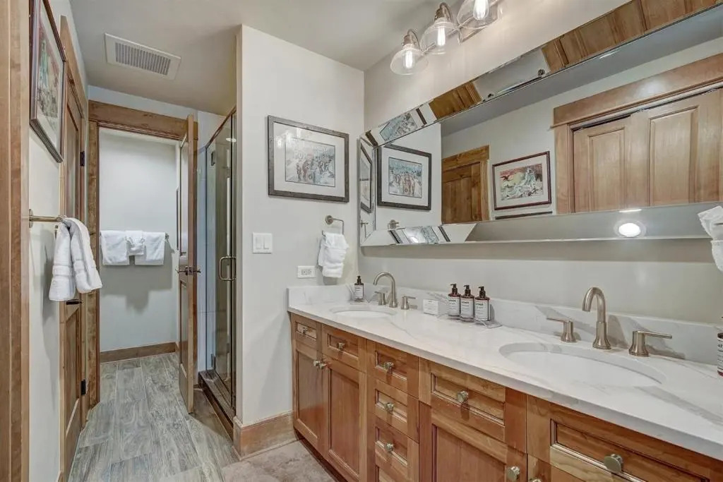 Premier 1 Bedroom Ski In, Ski Out Lone Eagle Condo With The Best Access To Skiing In Keystone