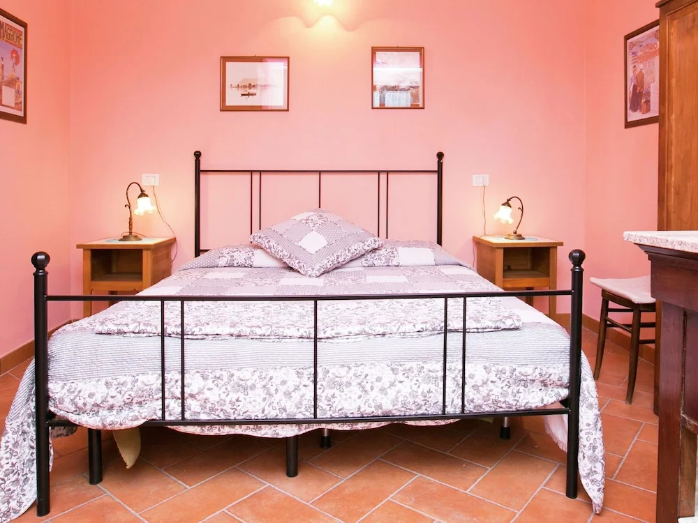 Homely Mansion in Isola Superiore near Lake
