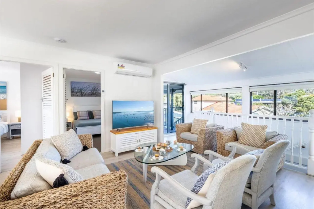 Blue Waters 7 Cook St - Dog Friendly and Water Views