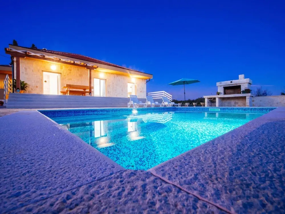 Charming Holiday Home With Private Swimming Pool, Big Garden, Near the Sea