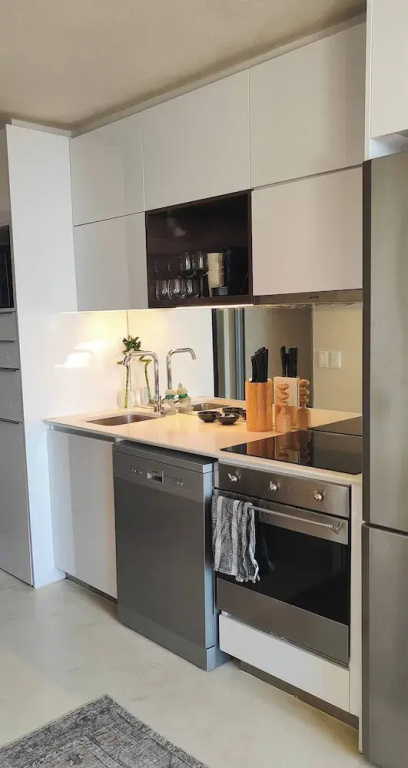 Exclusive Apt With Balcony, Stunning Views & Pool