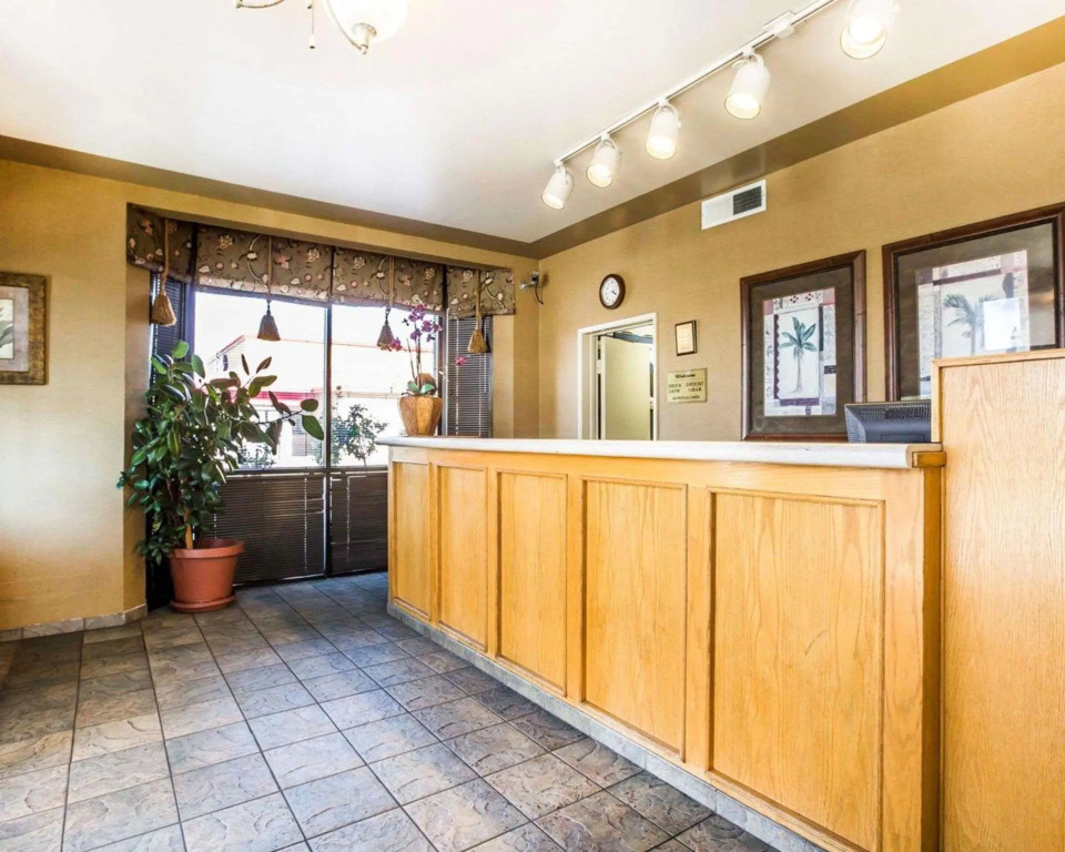 California Inn and Suites Bakersfield