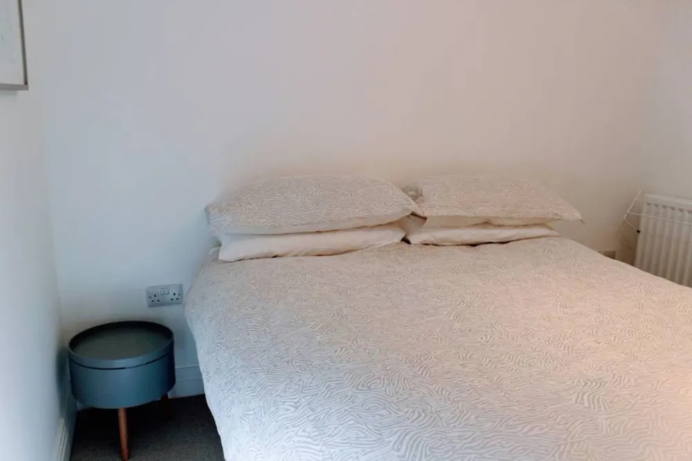 1 Bedroom Apartment With Free Parking Sleeps 2 in City Centre