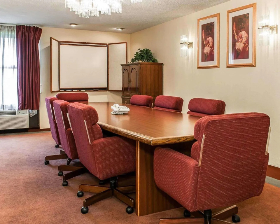 Quality Inn & Suites Shelbyville I-74