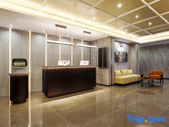 Shenyang Movie Hotel (Mix City Radio and TV Tower Night Market)