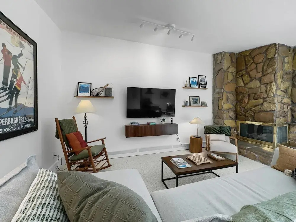 A304 Lake Cliffe 2 Bedroom Condo by RedAwning